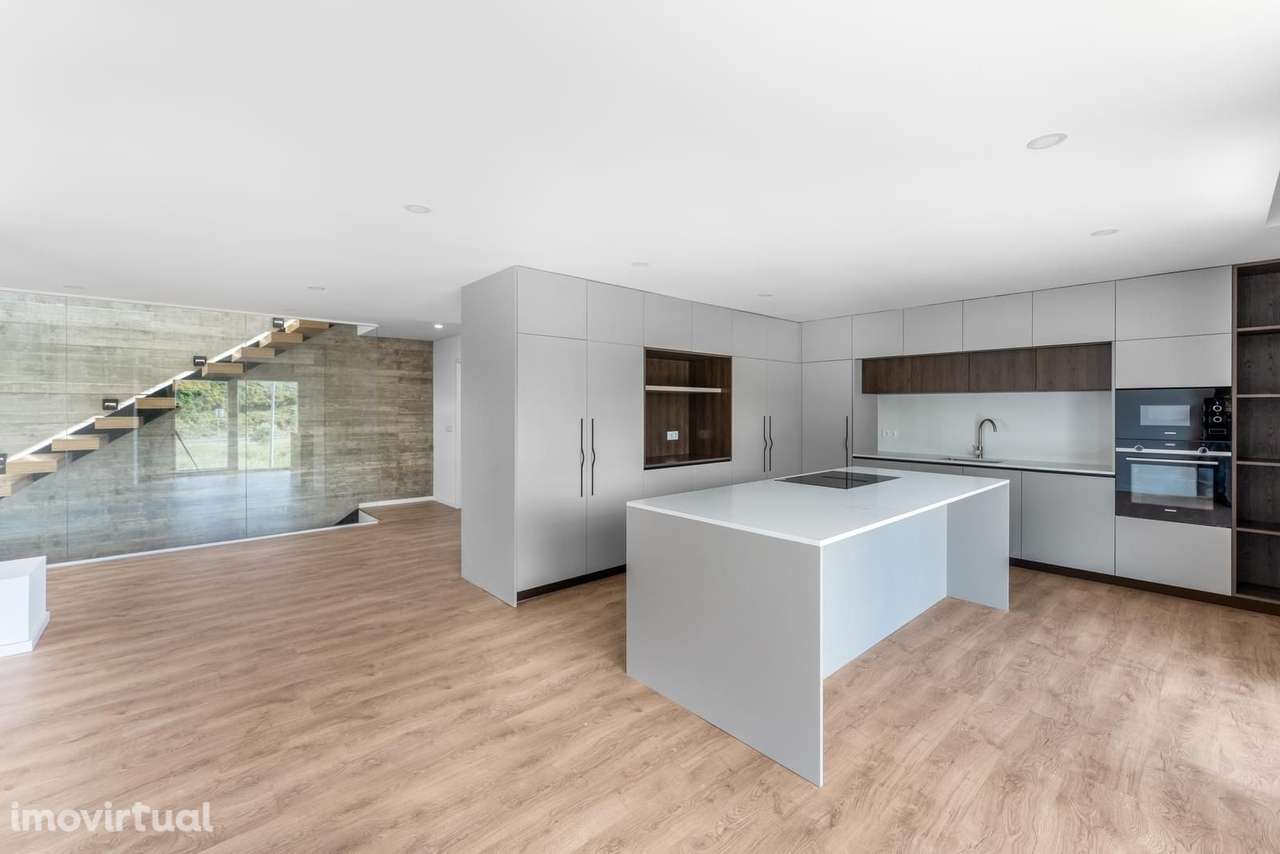 Moradia T4 + 1 com piscina, Belas Clube de Campo, Sintra - Grande imagem: 4/52