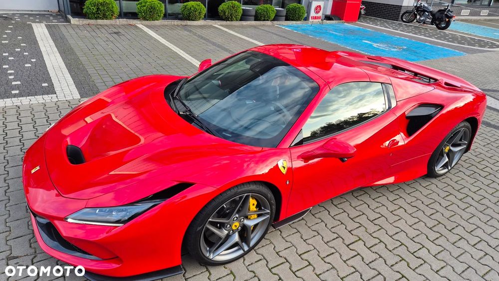 Ferrari F8 Spider - 10