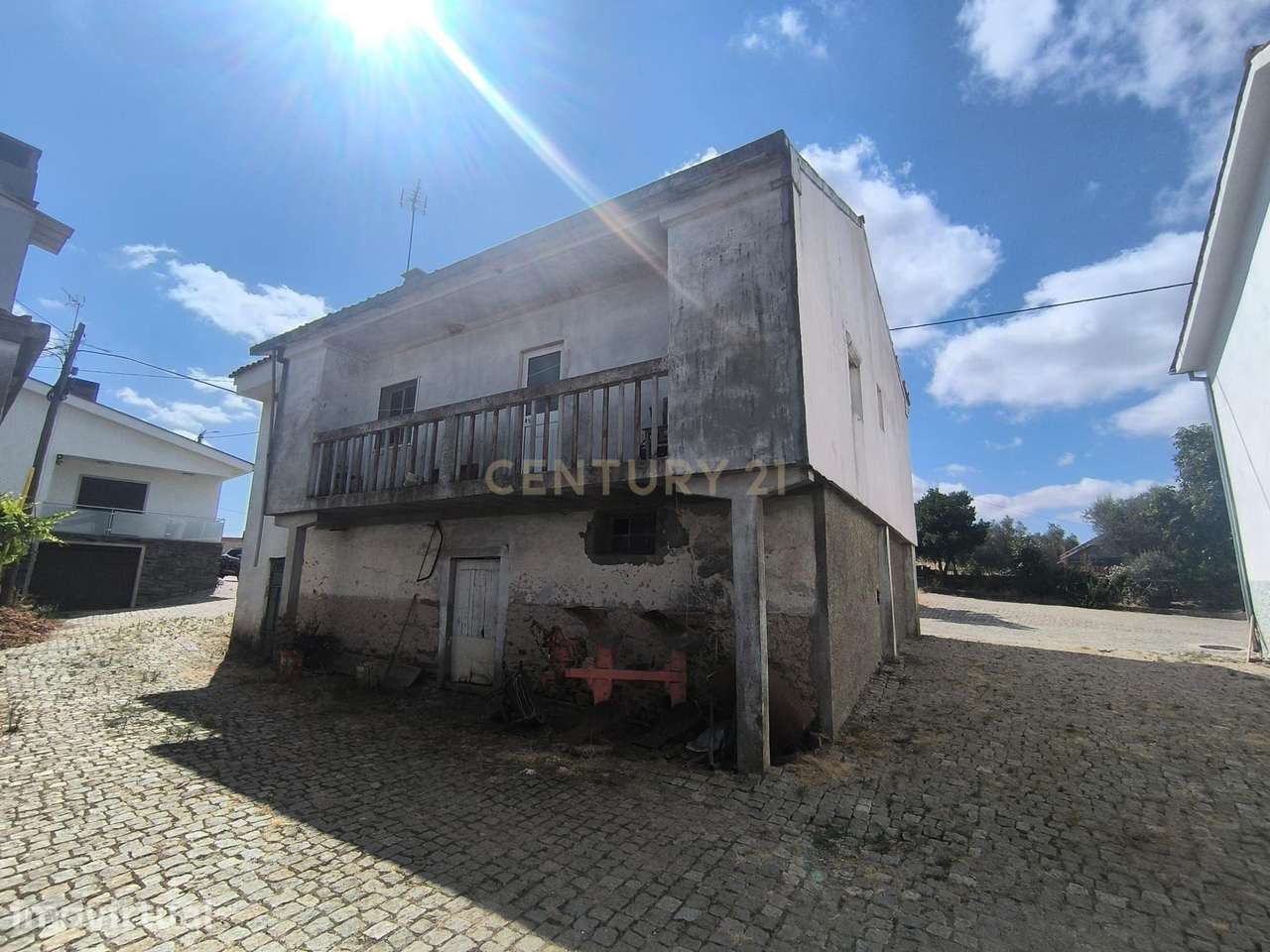 Espaçosa Moradia T3 em Outeiro, Bragança - 77.000€ - Grande imagem: 2/15