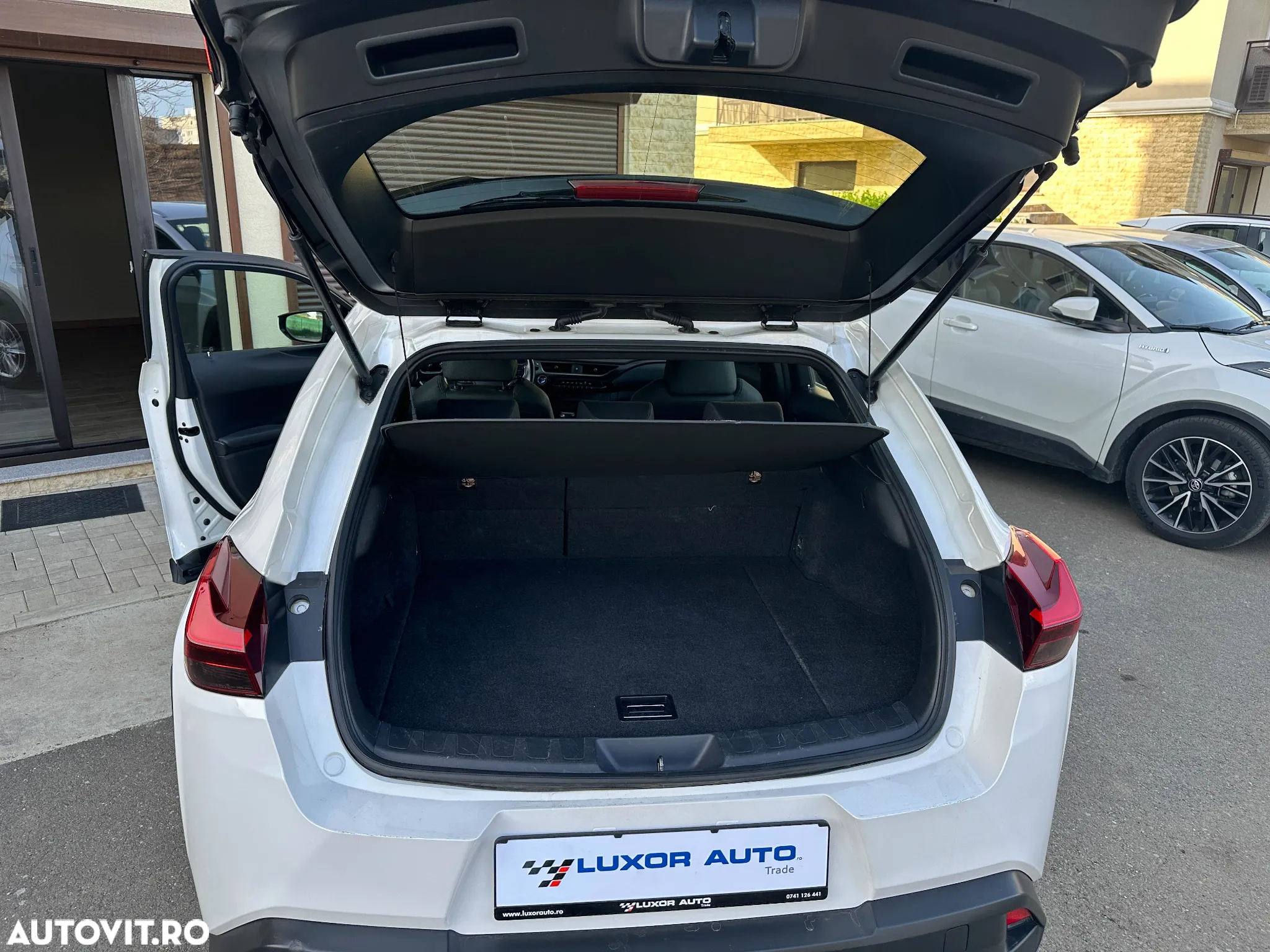 Lexus UX 250h 2.0L HEV 20H- (178 HP) 4X2 CVT Executive - 10