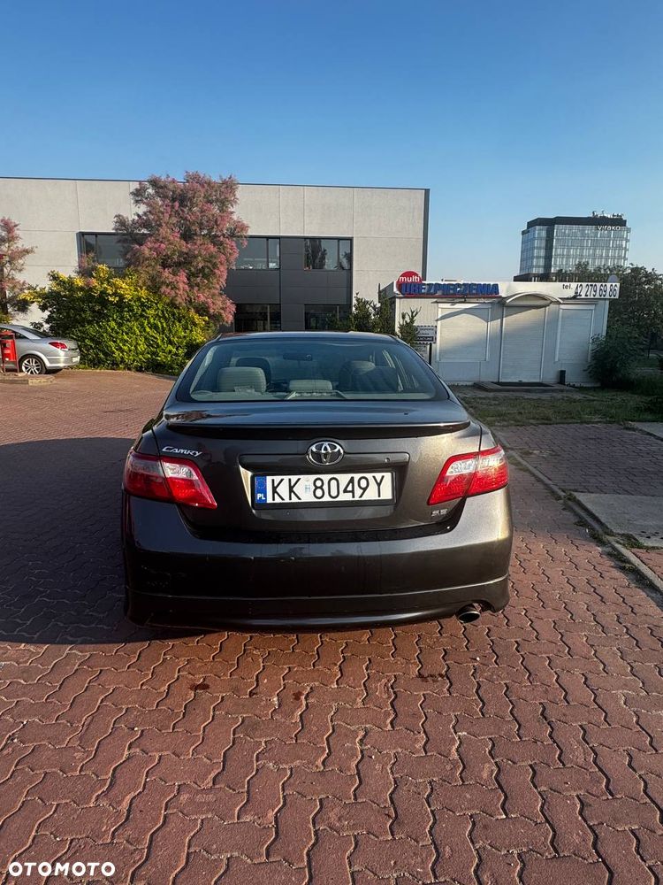Toyota Camry - 3