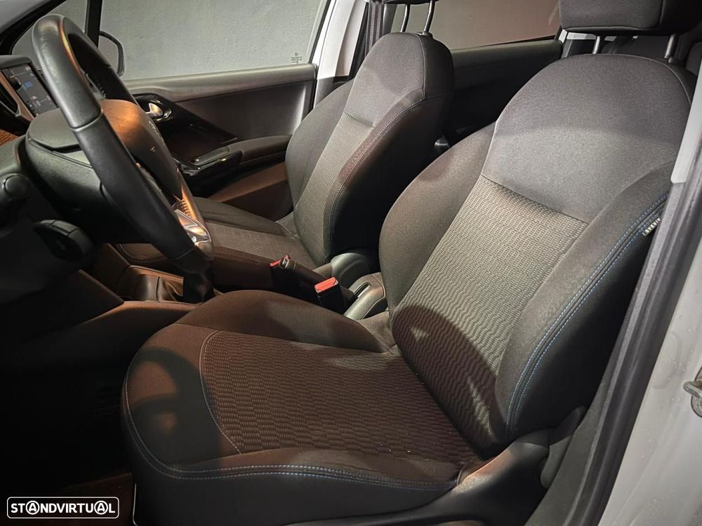 Peugeot 208 1.2 PureTech Style - 12