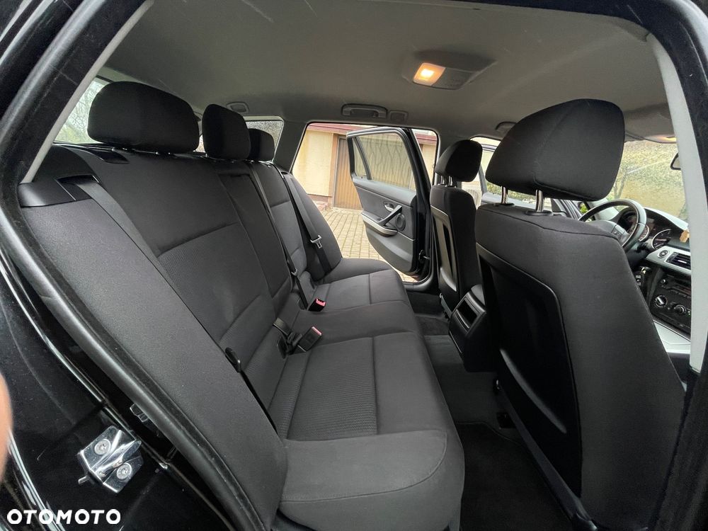 BMW Seria 3 318i Touring - 34