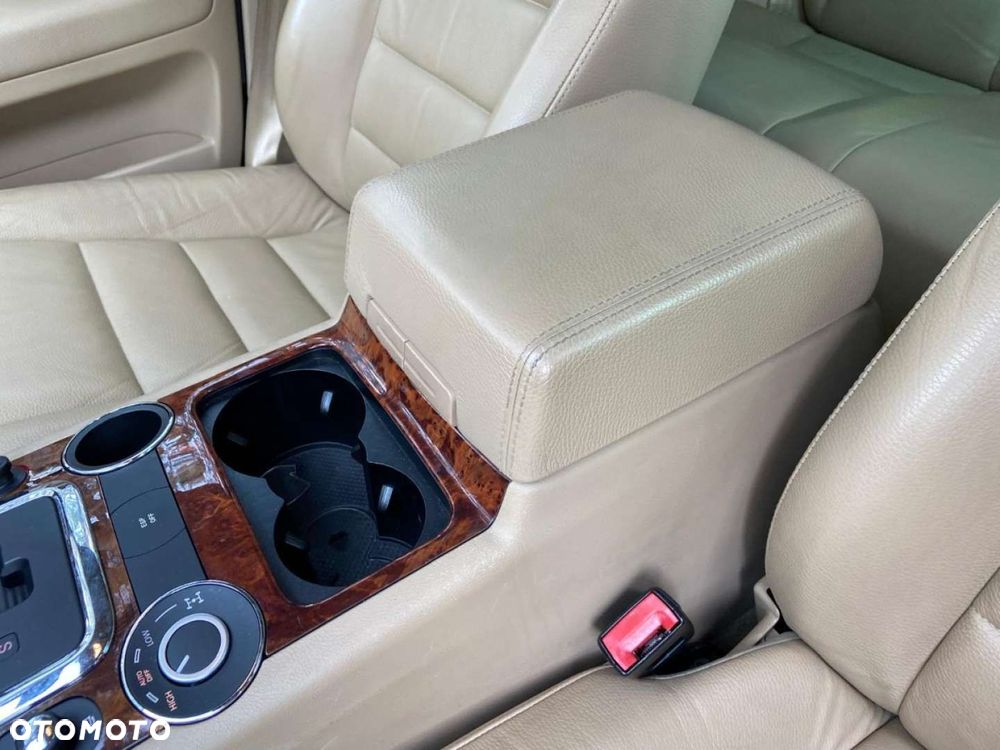 Volkswagen Touareg - 12