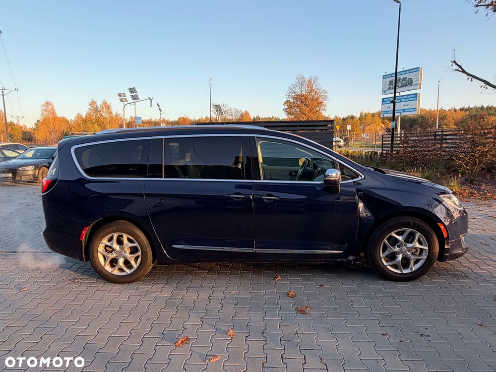 Chrysler Pacifica - 8