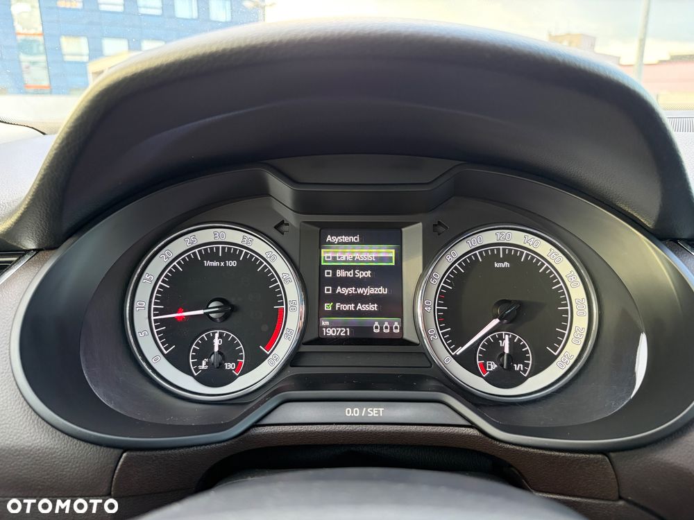 Skoda Octavia 2.0 TDI 4x4 L&K DSG - 14