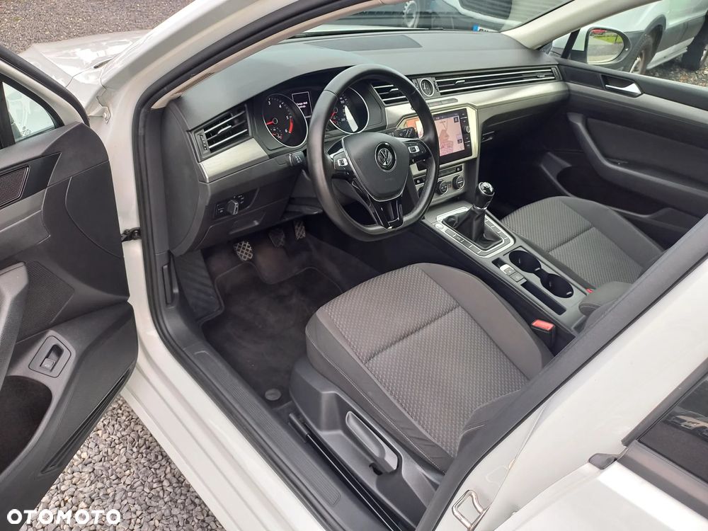 Volkswagen Passat - 13