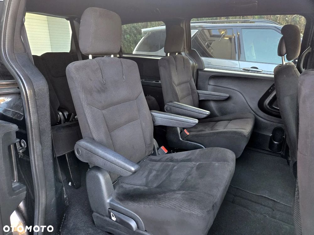 Dodge Grand Caravan - 10