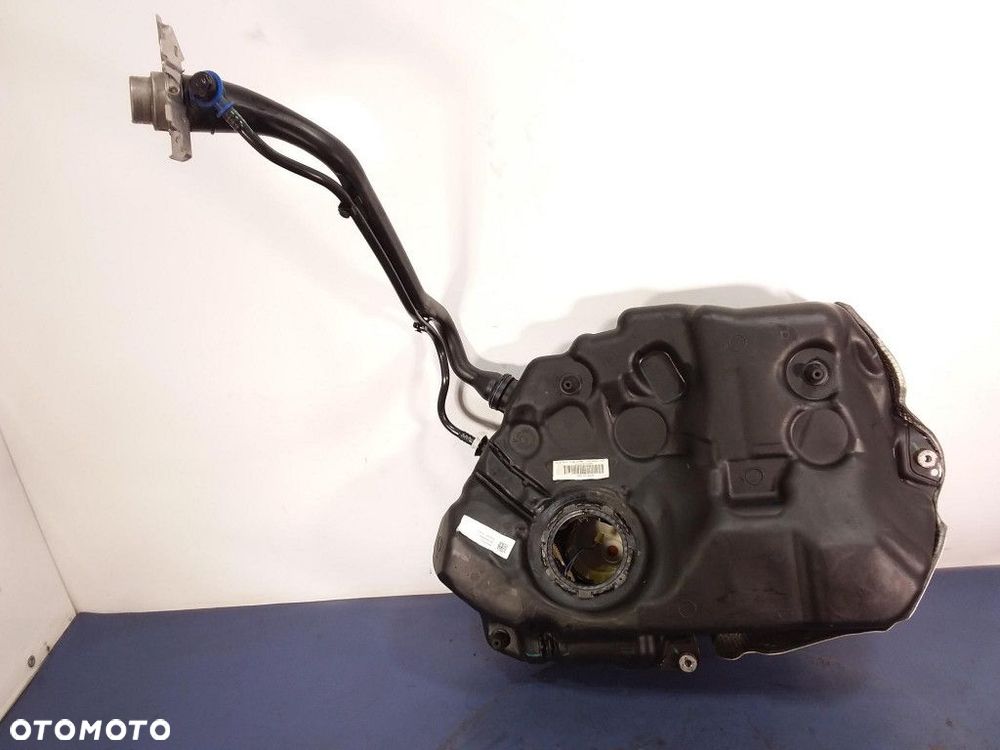 AUDI A4 B9 AVANT 2.0 TDI ZBIORNIK PALIWA - 1