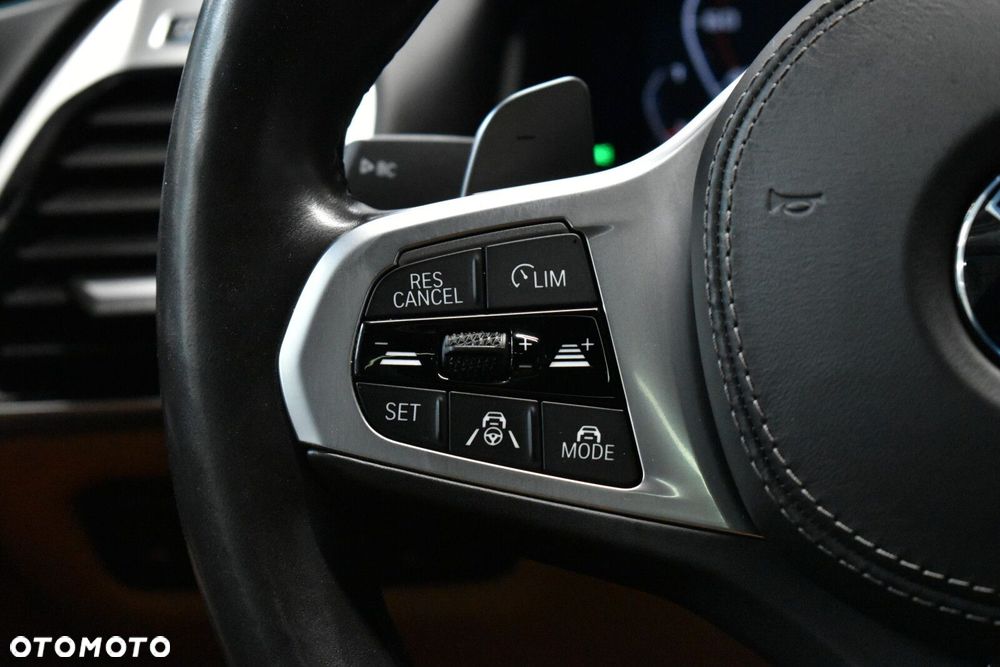 BMW Seria 8 - 14