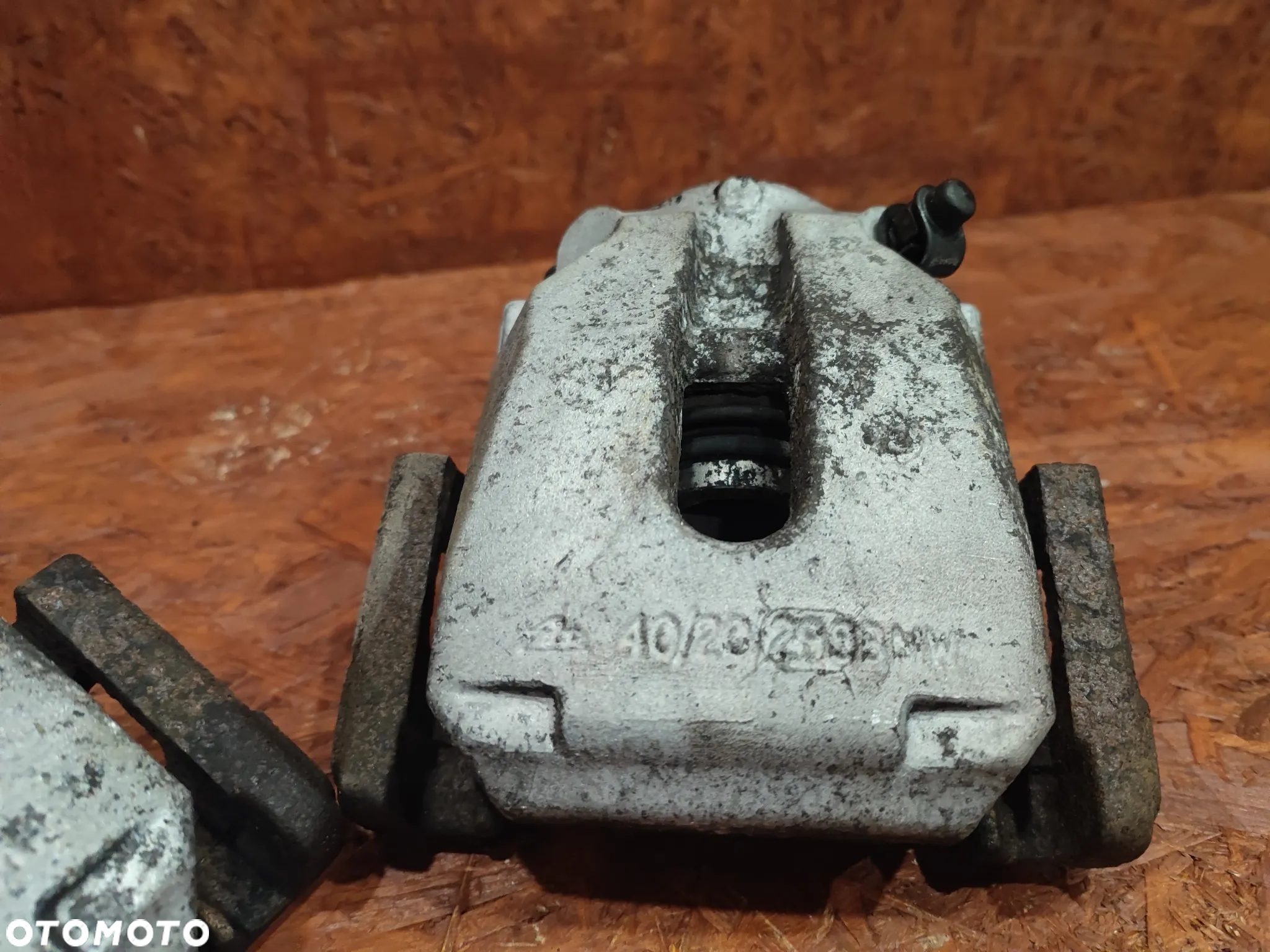 BMW E39 SEDAN ORYGINALNE ZACISKI TYŁ + JARZMA POD TARCZĘ 298MM W BARDZO DOBRYM STANIE O NR. 34 21 1 163 648 /  34 21 1 163 394 /  34 21 1 163 649 OEM SPRAWNE W 100% - 5