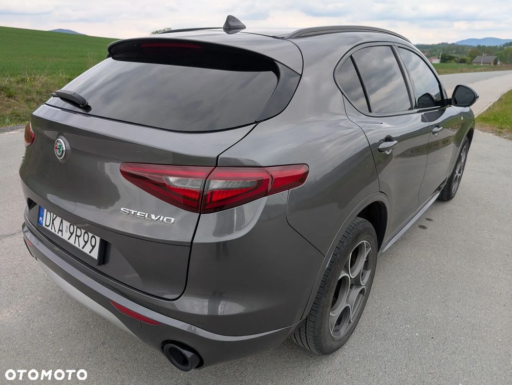 Alfa Romeo Stelvio 2.0 Turbo 16V AT8-Q4 Ti - 10