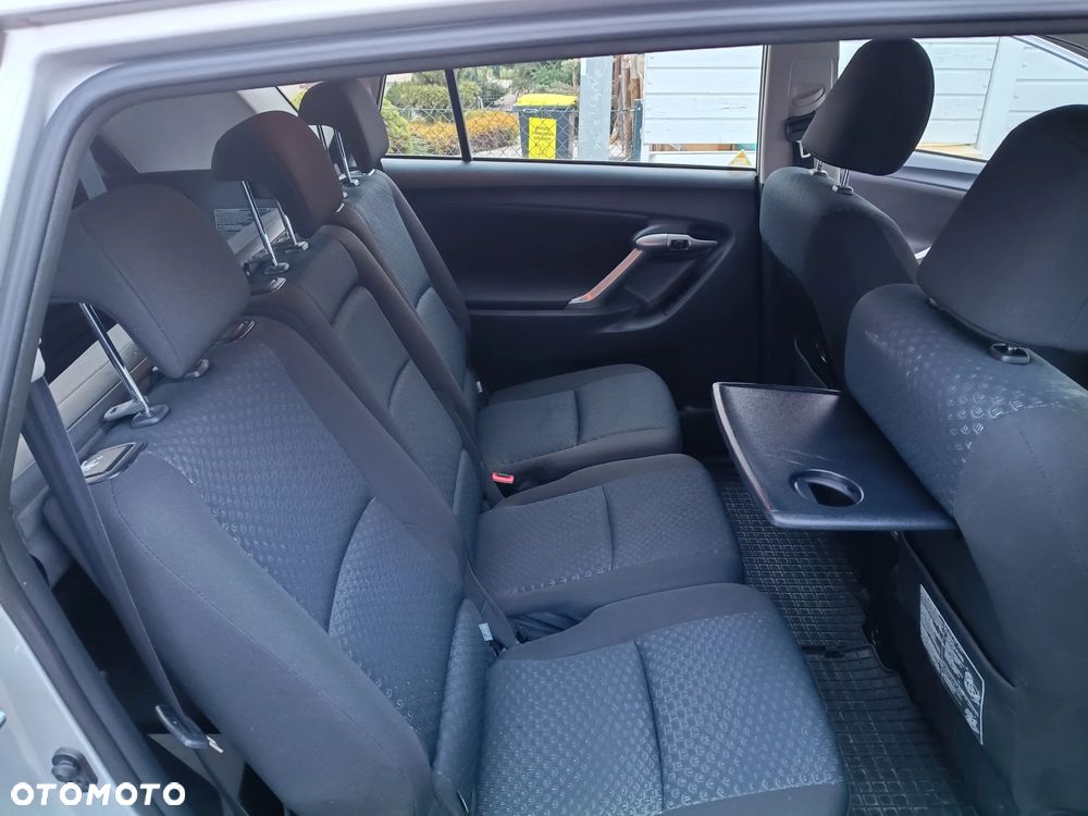 Toyota Verso 1.8 2010 7os - 10