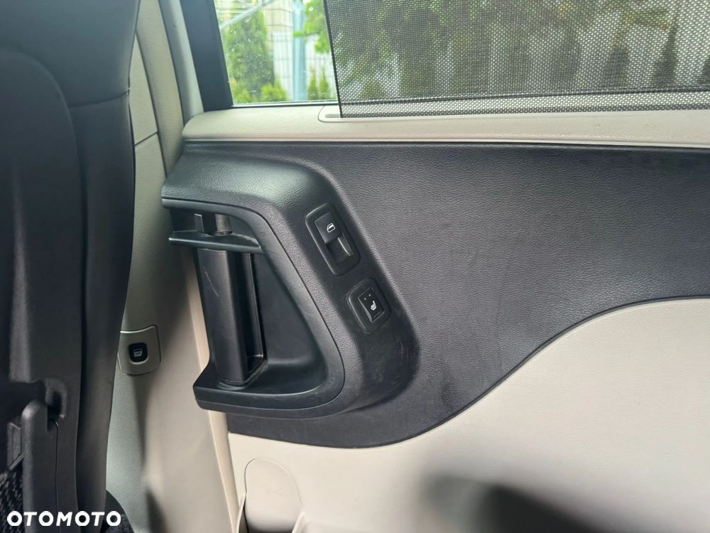 Chrysler Town & Country 3.6 Limited - 9