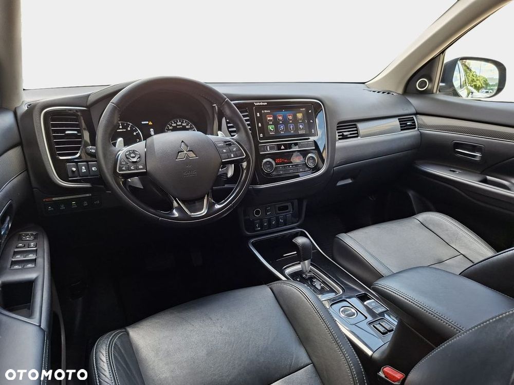 Mitsubishi Outlander 2.0 Instyle + 4WD CVT - 10