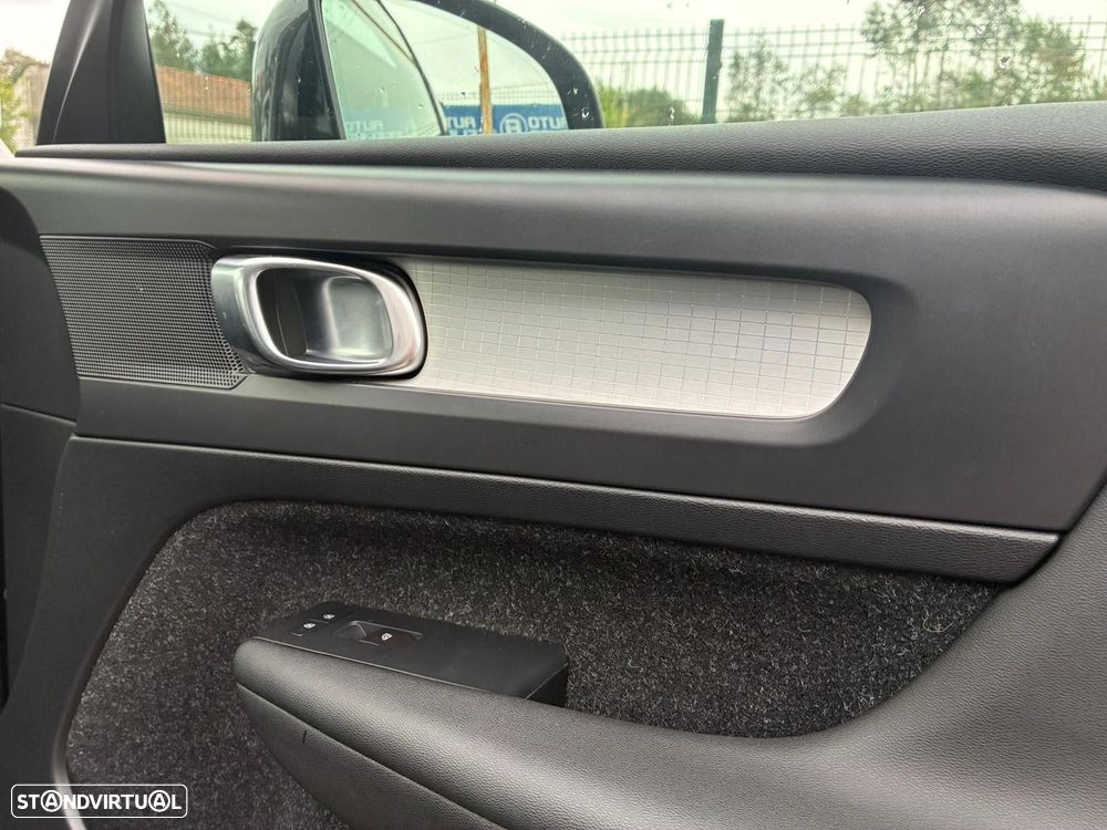 Volvo XC 40 1.5 T3 Momentum Tech Edition - 34