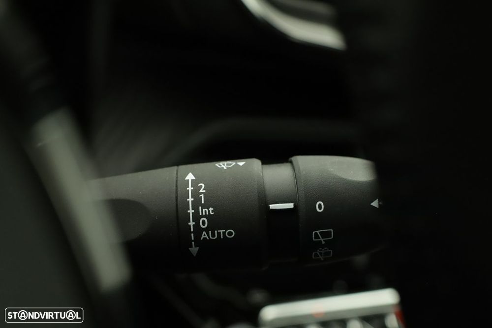Peugeot 2008 1.2 PureTech Allure - 19