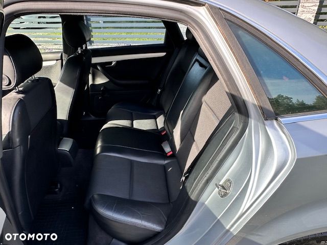 Audi A4 Limousine - 8