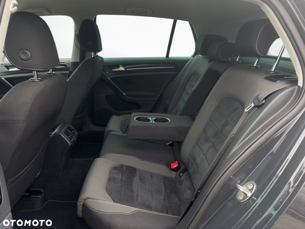 Volkswagen Golf - 24