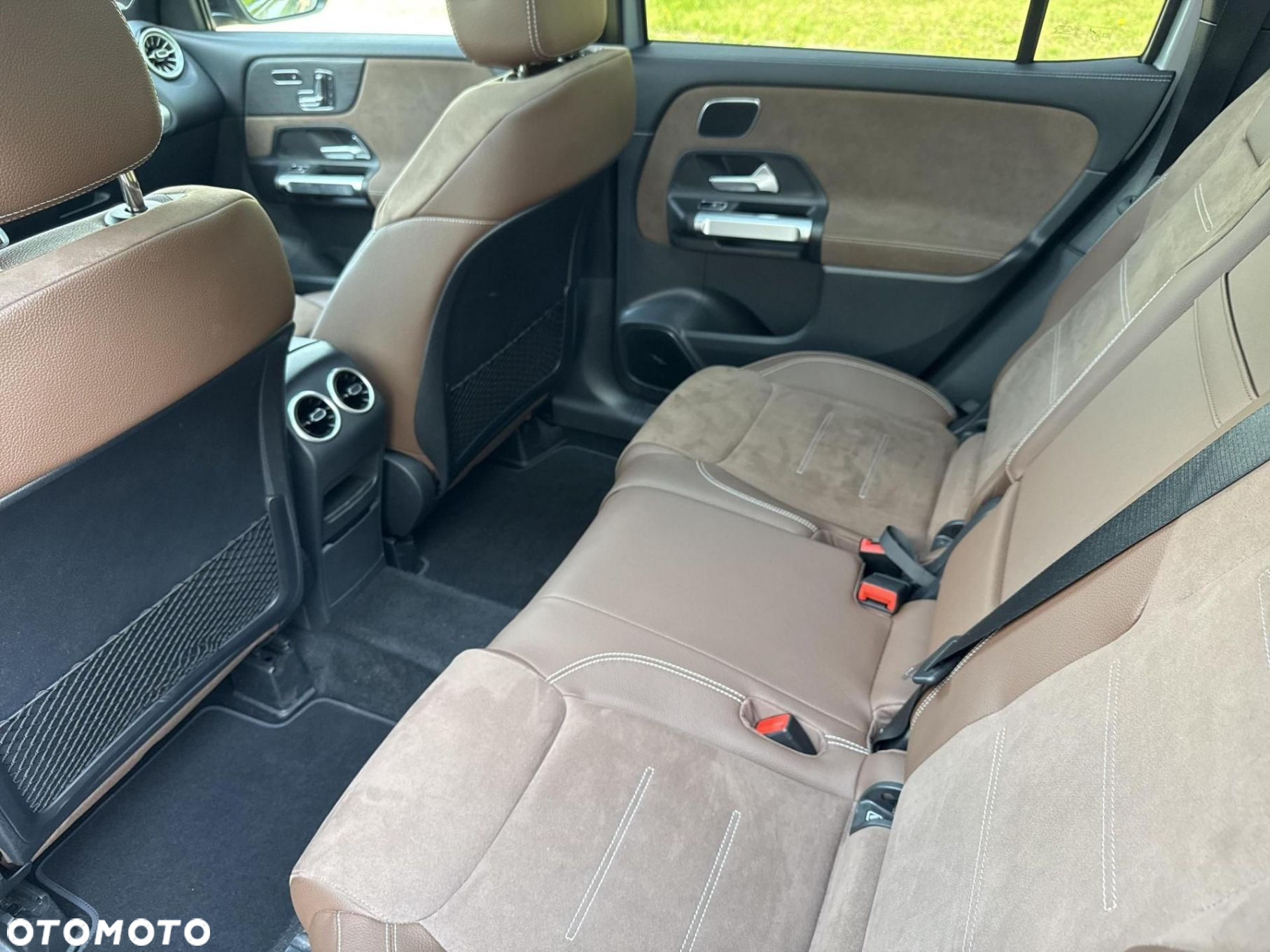 Mercedes-Benz GLB - 14