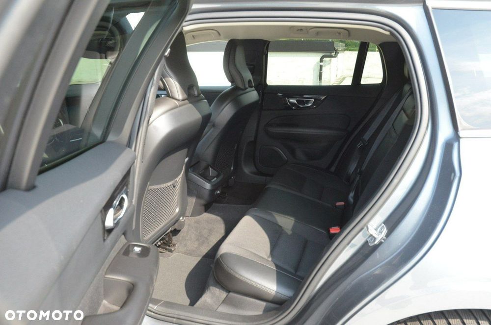 Volvo V60 D4 Geartronic Momentum - 36