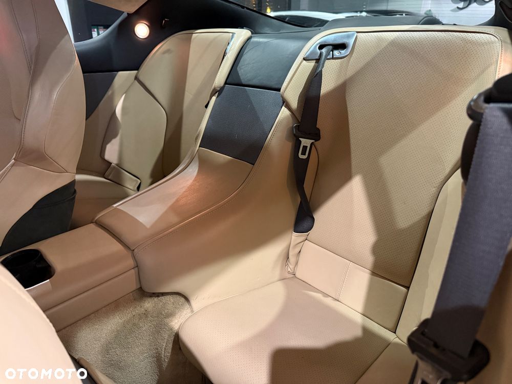 Aston Martin DB9 Standard - 32