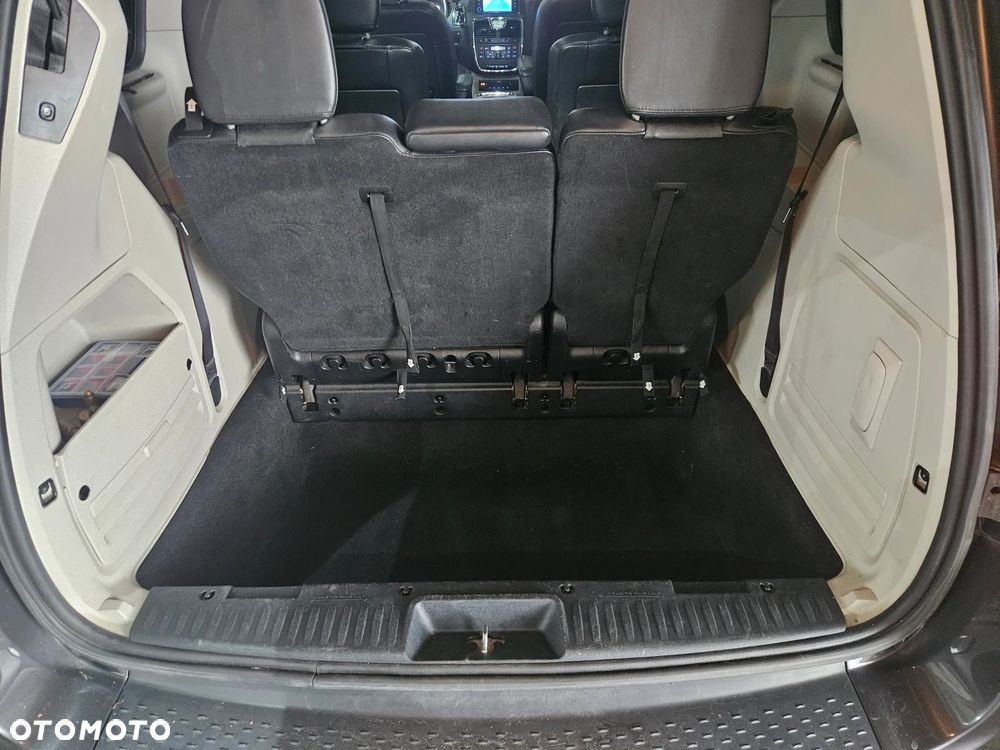 Chrysler Town & Country 3.6 Limited - 6