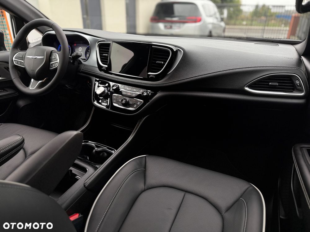 Chrysler Pacifica - 15