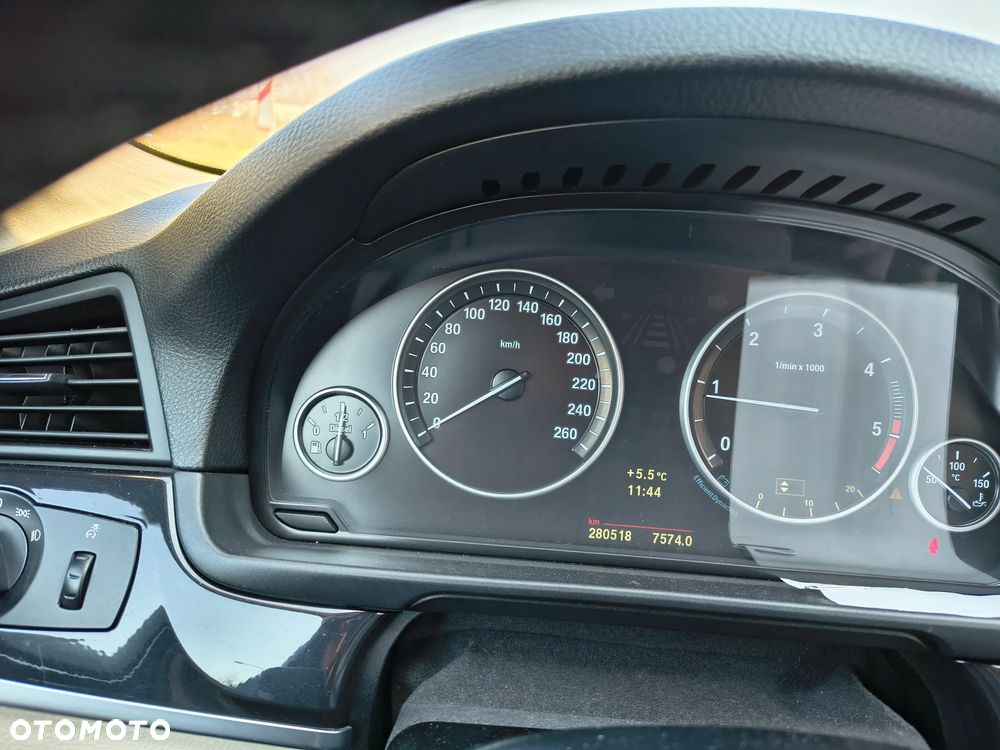 BMW Seria 5 520d Touring - 10