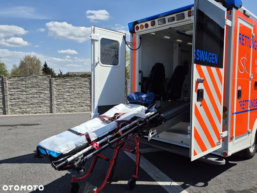 Mercedes-Benz Sprinter Karetka Ambulans - 13