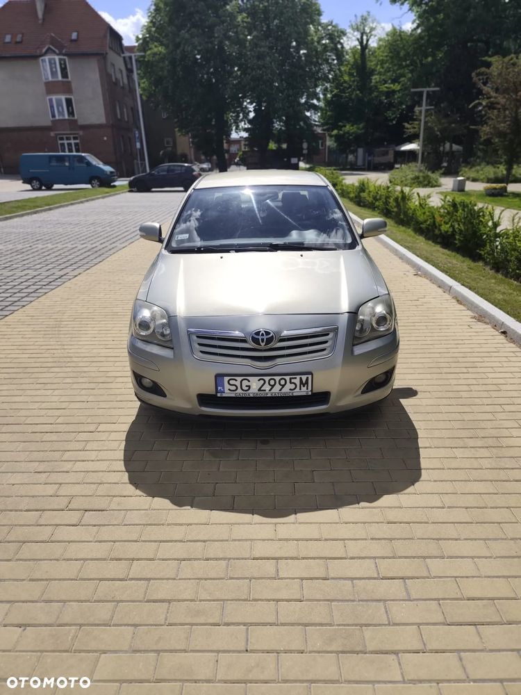 Toyota Avensis 1.8 VVT-i Sol - 1