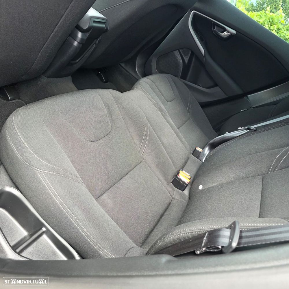 Volvo V40 Cross Country 2.0 D2 Momentum - 35