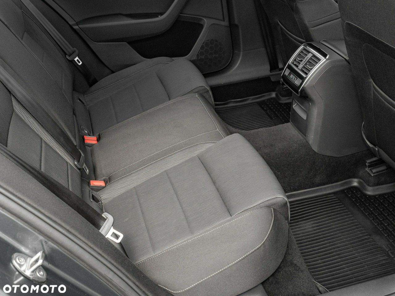 Skoda Superb 1.5 TSI ACT Ambition DSG - 30