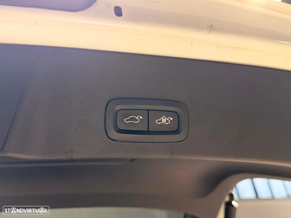 Volvo XC 40 2.0 D4 R-Design AWD - 43