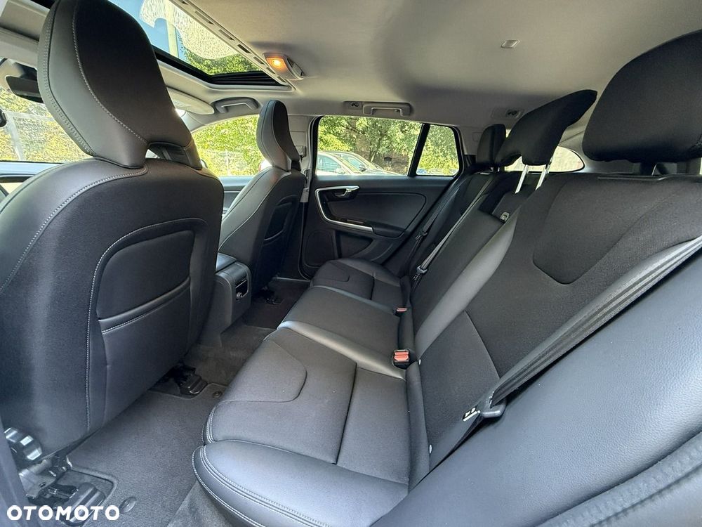 Volvo V60 T3 Geartronic Momentum - 31