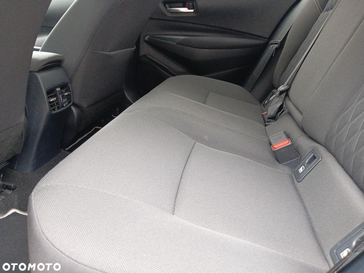 Toyota Corolla 1.8 Hybrid Comfort - 14
