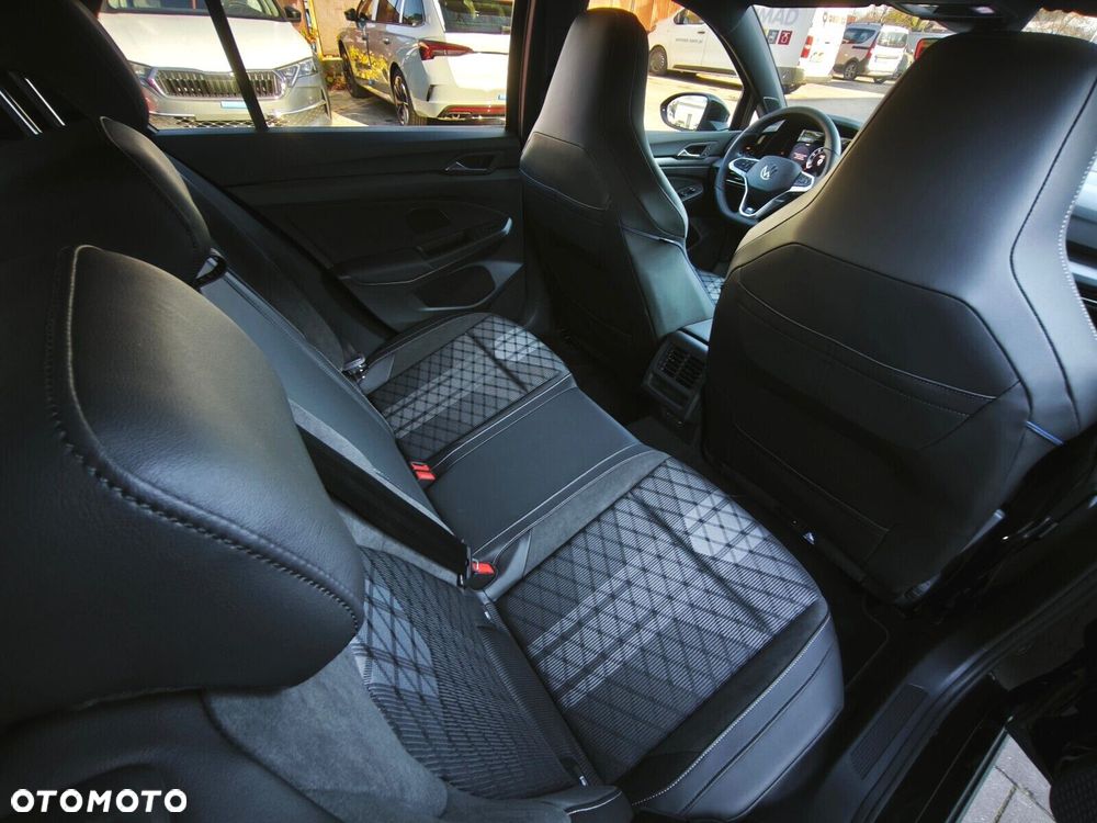 Volkswagen Golf - 10