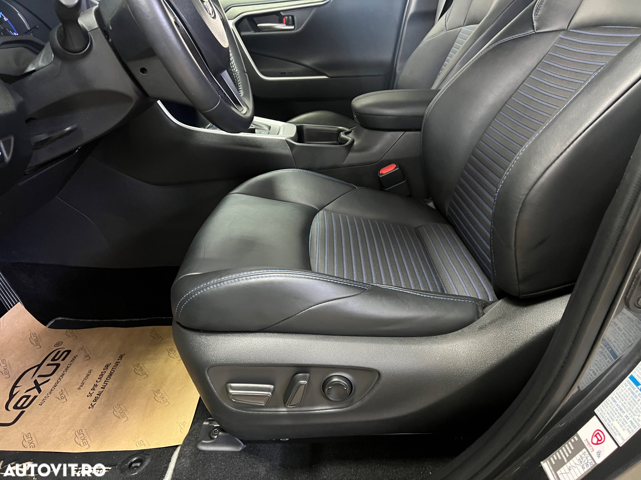 Toyota RAV4 2.5 4x4 Hybrid Lounge - 23
