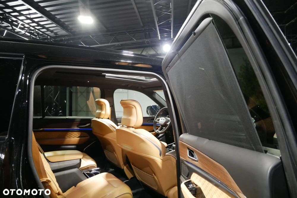 Jeep Grand Cherokee - 24