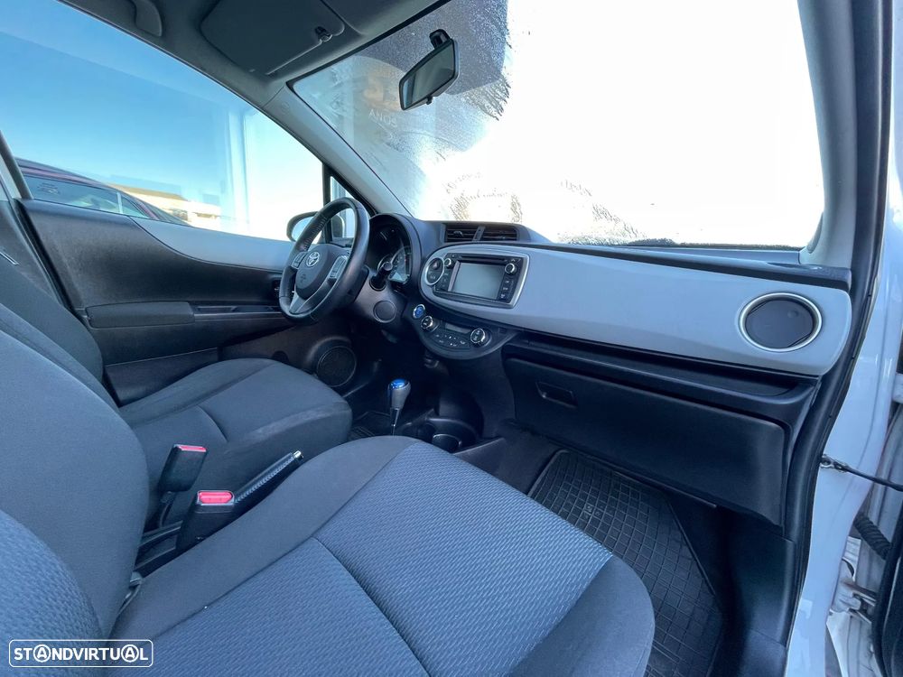Toyota Yaris 1.5 HSD Active - 10