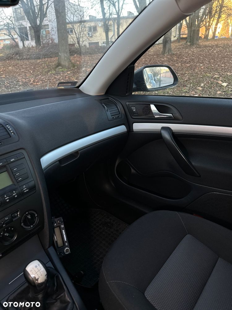 Skoda Octavia 1.6 Ambiente - 10