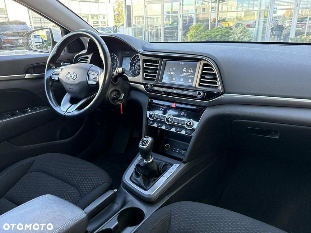 Hyundai Elantra 1.6 Comfort Premiere - 18