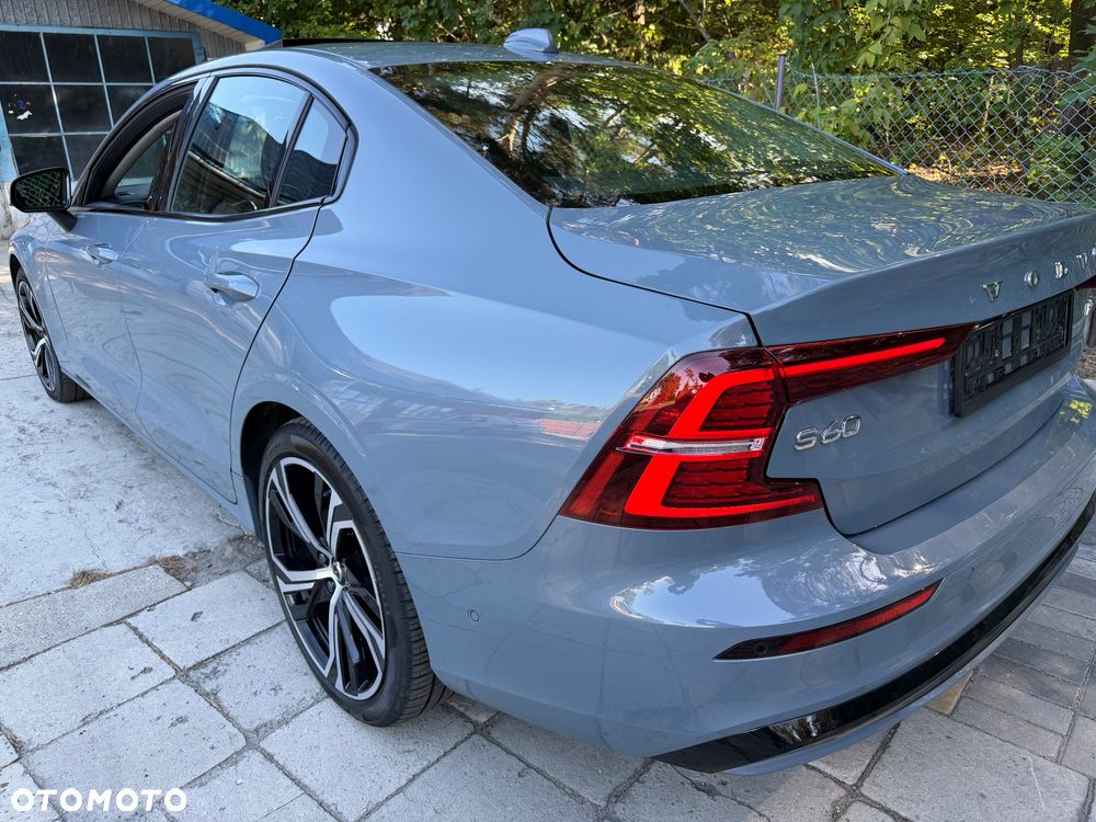 Volvo S60 B5 B AWD Plus Dark - 21
