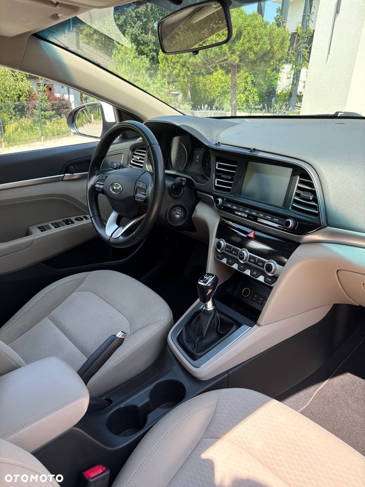 Hyundai Elantra 1.6 Comfort - 7