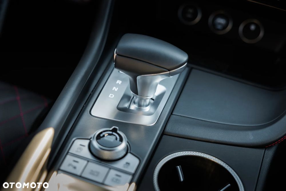 Genesis G70 2.0T Plus AWD 8AT Sport - 29