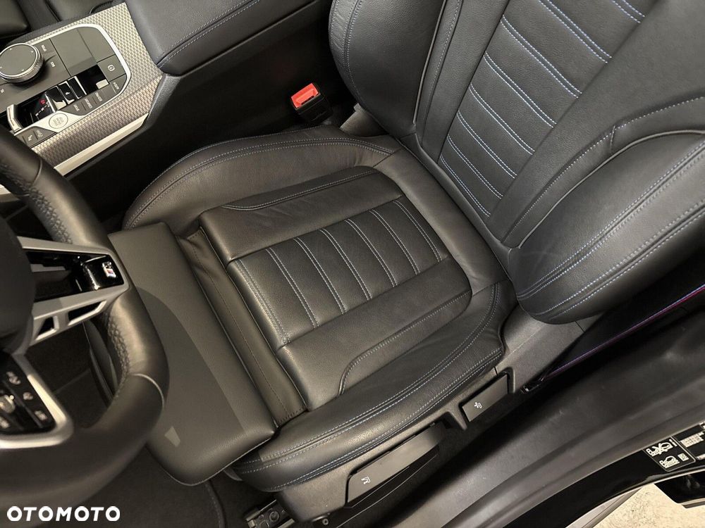 BMW Seria 3 330i xDrive M Sport sport - 13