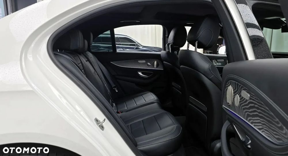 Mercedes-Benz Klasa E 300 9G-TRONIC - 11
