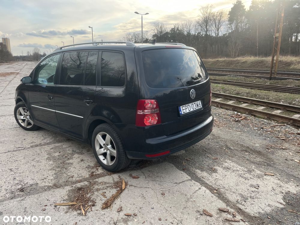 Volkswagen Touran 2.0 TDI DPF Cross DSG - 3