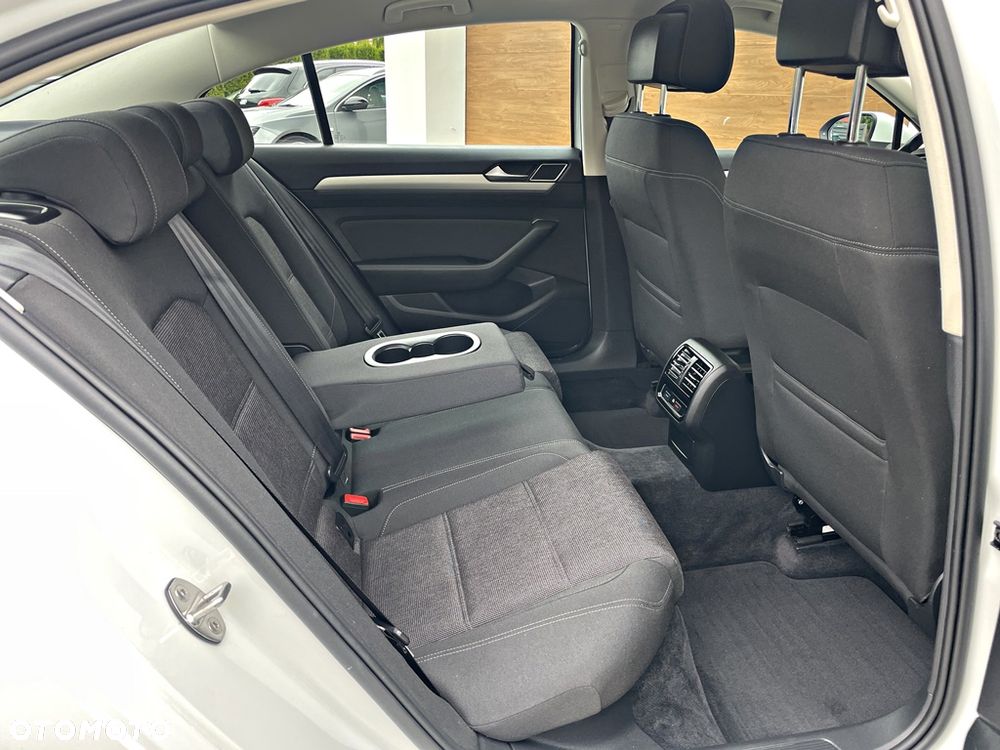 Volkswagen Passat 2.0 TDI SCR (BlueMotion Technology) DSG Comfortline - 18