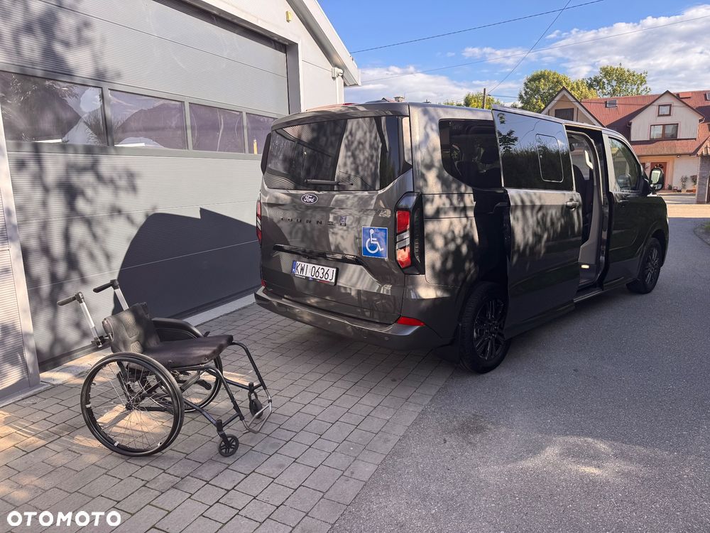 Ford Tourneo Custom - 23